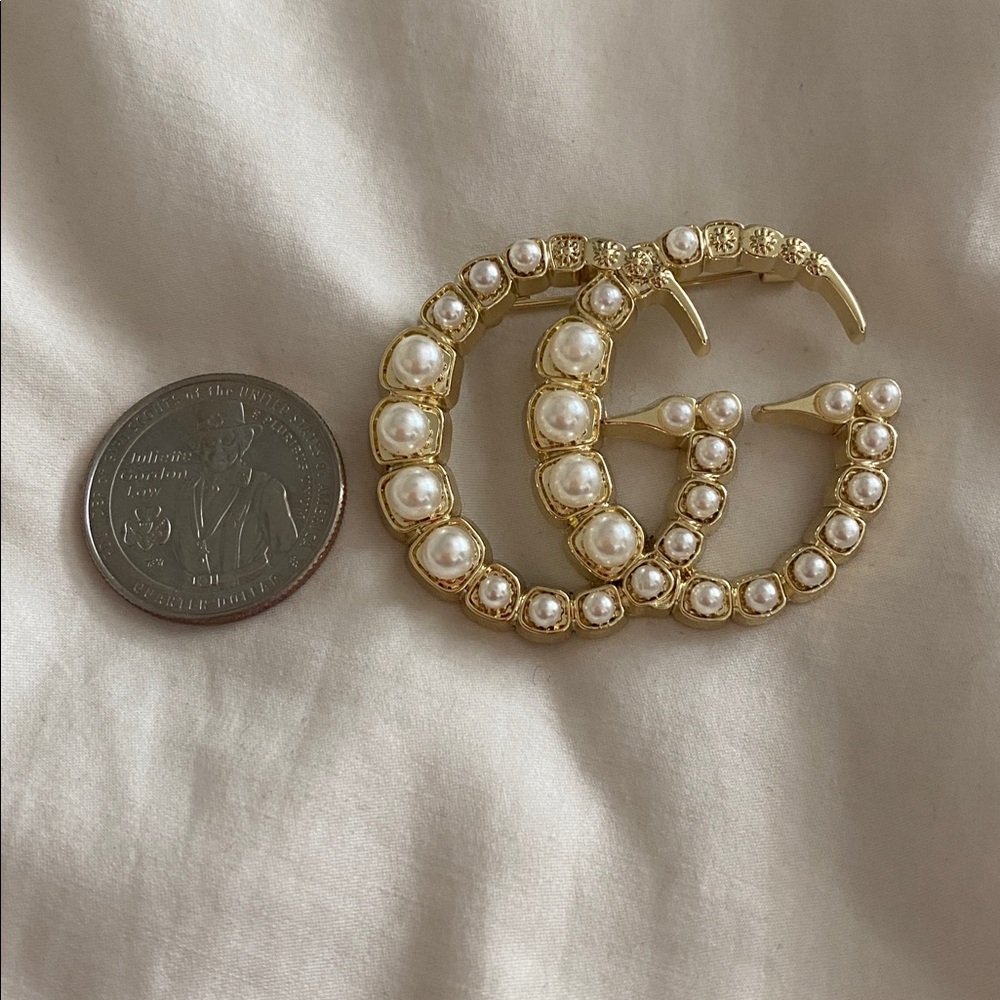 Brooch | Brand New Fashion Logo Brooch - Picture 3 of 3